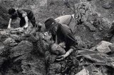 Exhumations_in_Srebrenica_1996.jpg
