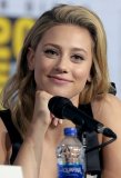Lili_Reinhart_&_Cole_Sprouse_(48478655701)_(cropped).jpg